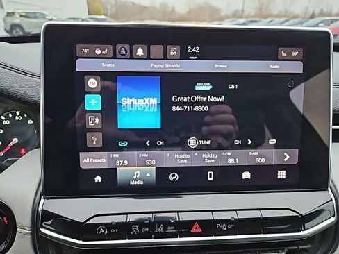 Used 2024 Jeep Compass Limited image 17