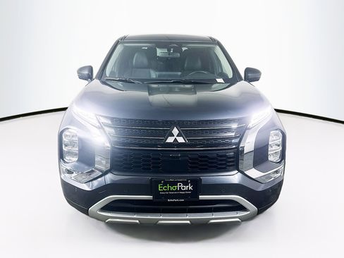 Used 2024 Mitsubishi Outlander SE image 2