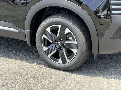 New 2026 Nissan Kicks SV w/ Cold Weather Package AWD/4WD image 7