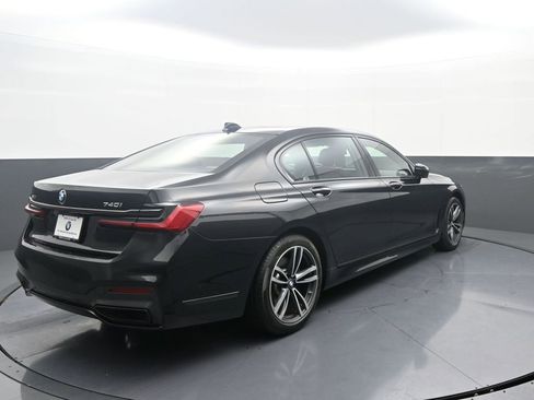 Used 2022 BMW 740i xDrive w/ M Sport Package image 7