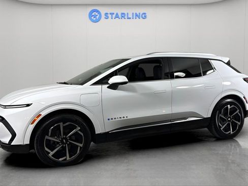 Used 2025 Chevrolet Equinox EV LT w/ Convenience Package image 2