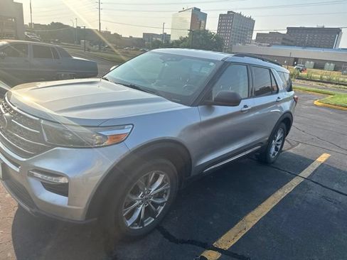 Used 2020 Ford Explorer XLT w/ Equipment Group 202A AWD/4WD image 1