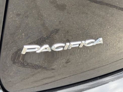 Used 2025 Chrysler Pacifica Select FWD image 14