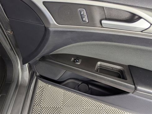 Used 2020 Ford Fusion SE image 34