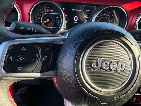 Used 2023 Jeep Gladiator Rubicon AWD/4WD image 19
