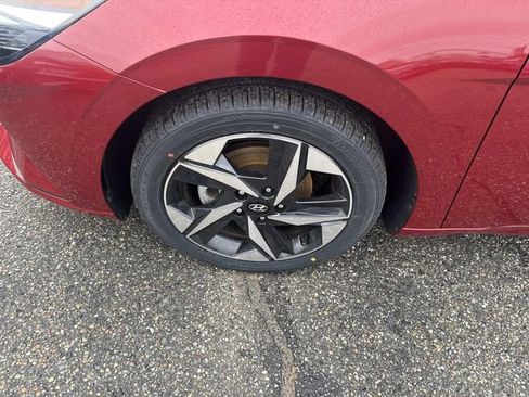 Used 2023 Hyundai Elantra SEL w/ Convenience Package image 11