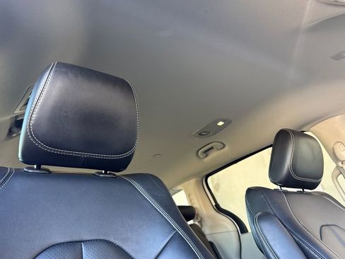 Used 2024 Chrysler Pacifica Touring-L FWD image 26