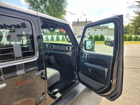 Used 2021 Jeep Wrangler Unlimited Sahara w/ Cold Weather Group image 39