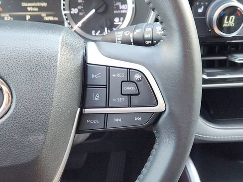 Used 2023 Toyota Highlander XLE FWD image 30