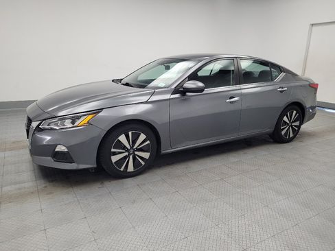 Used 2022 Nissan Altima 2.5 SV image 2