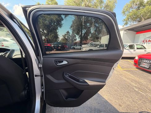 Used 2015 Ford Focus SE FWD image 26
