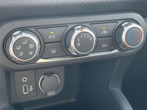 New 2025 Nissan Kicks Play S image 24