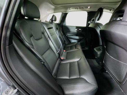 Used 2018 Volvo XC60 T5 Momentum w/ Vision Package AWD/4WD image 29