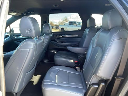 Used 2024 Buick Enclave Premium image 18