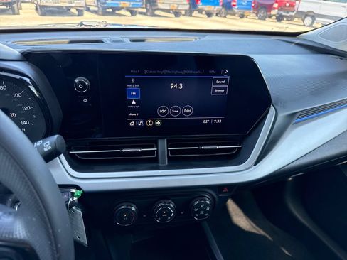 Used 2024 Chevrolet Trax LS w/ LS Convenience Package FWD image 18