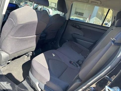 Used 2024 Toyota Highlander LE image 13