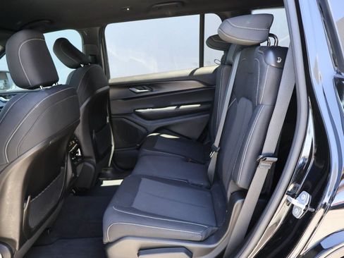 Used 2025 Jeep Grand Cherokee L Laredo RWD image 3