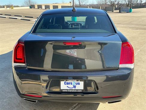Used 2018 Chrysler 300 S w/ 300S Premium Group image 5