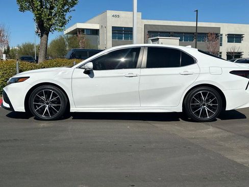 Used 2022 Toyota Camry SE image 7