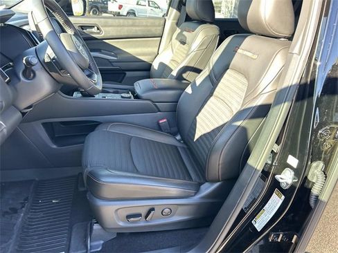 Used 2025 Nissan Pathfinder Rock Creek image 34