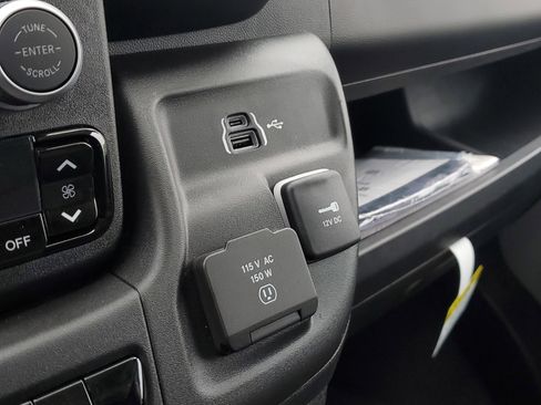 New 2025 RAM ProMaster 1500 w/ Quick Order Package 22G SLT image 25