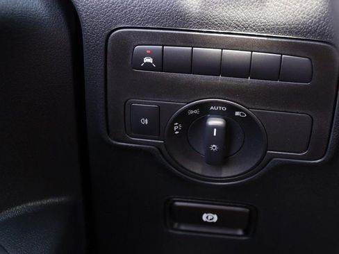 Used 2023 Mercedes-Benz Metris Passenger image 18