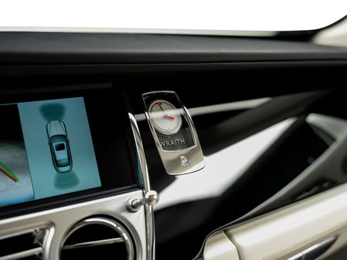 Used 2017 Rolls-Royce Wraith RWD image 48