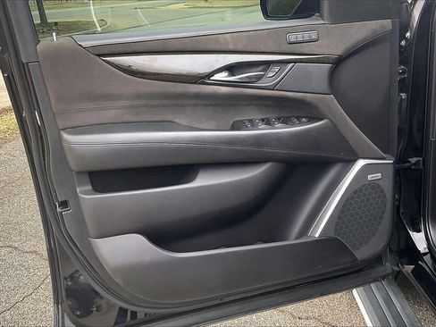 Used 2020 Cadillac Escalade Platinum image 22