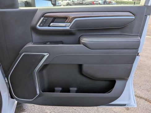 Used 2025 Chevrolet Silverado 2500 LT w/ Convenience Package image 34