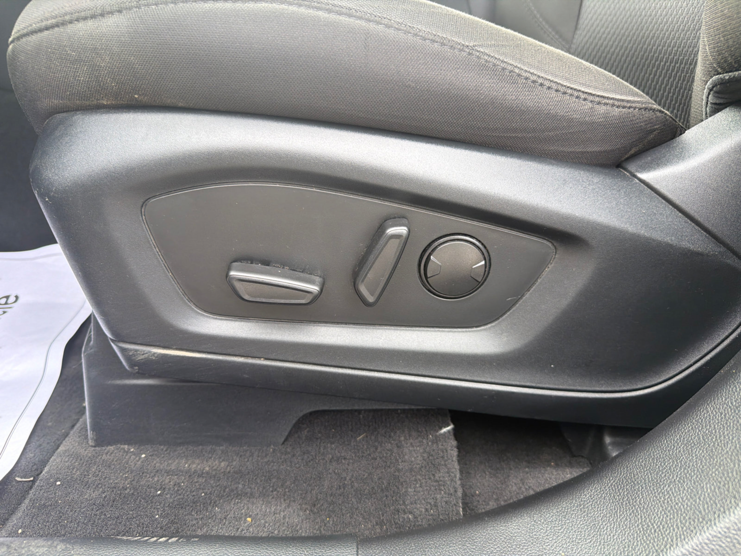 Used 2023 Ford Explorer XLT AWD/4WD image 21
