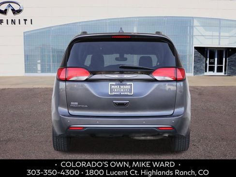 Used 2020 Chrysler Pacifica Touring-L image 4