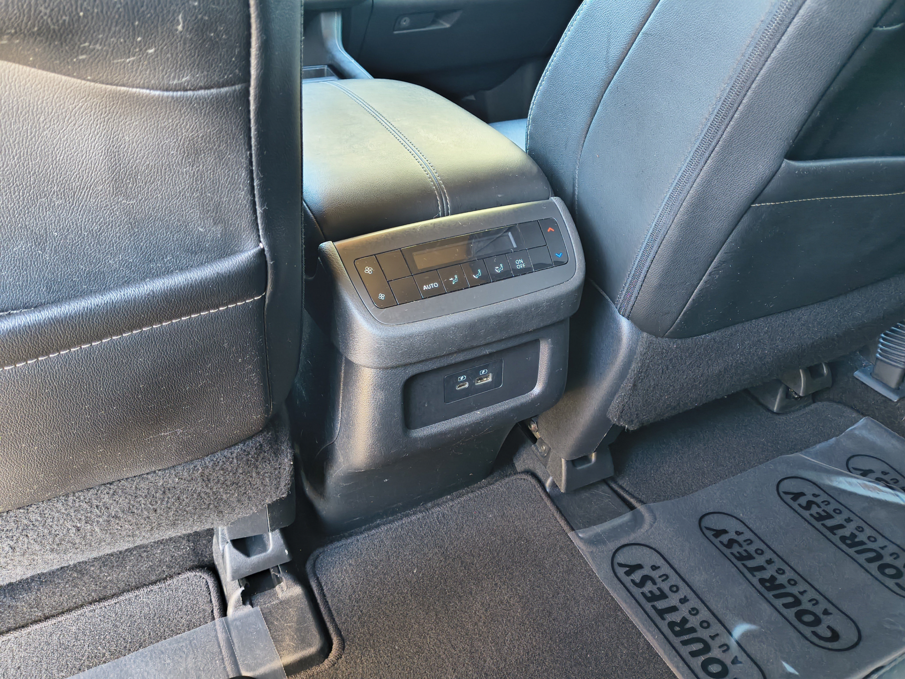 Certified 2023 Nissan Pathfinder SL w/ Black Appearance Package AWD/4WD image 14