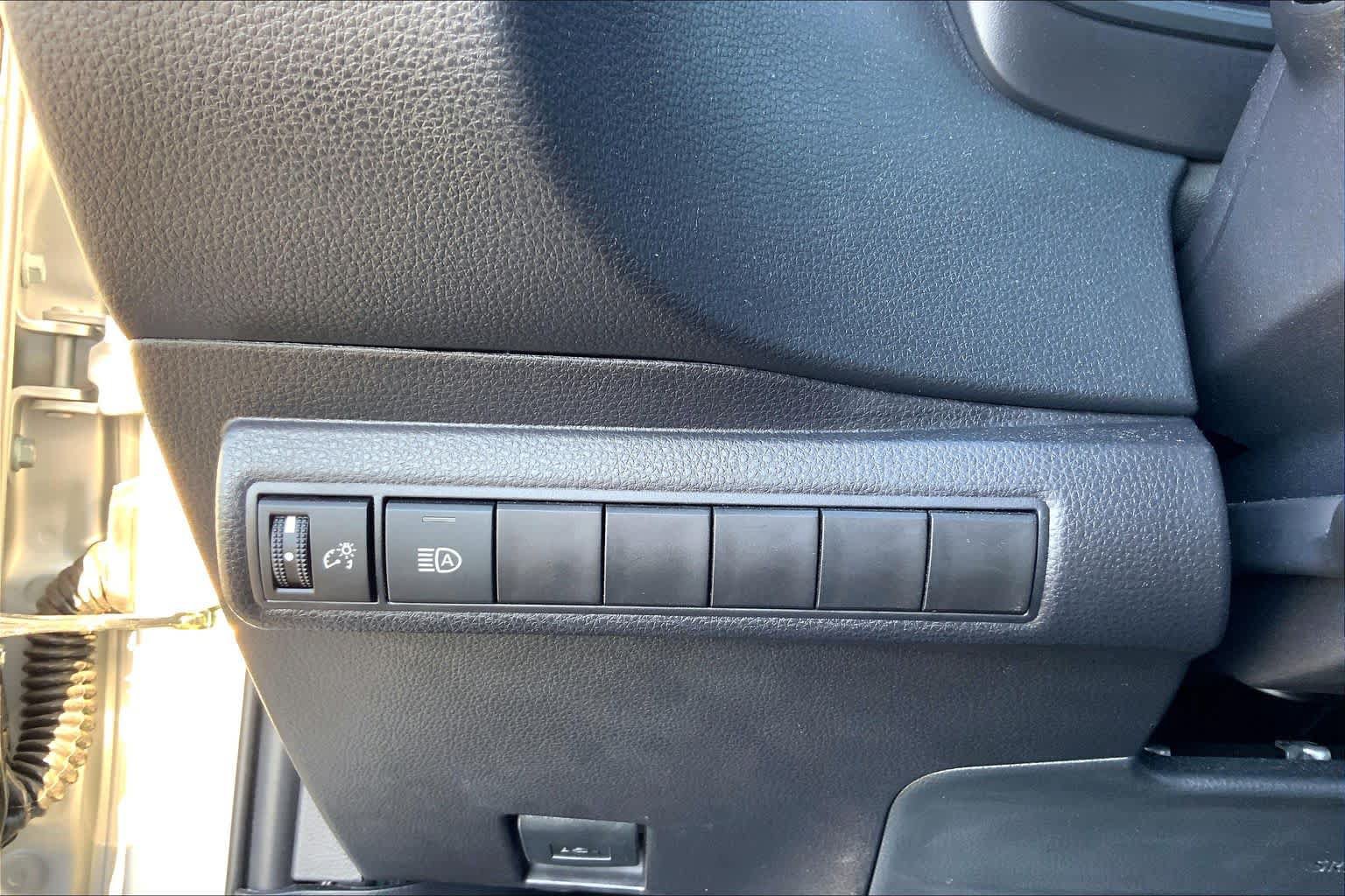 Used 2026 Toyota Corolla SE w/ SE Package FWD image 33