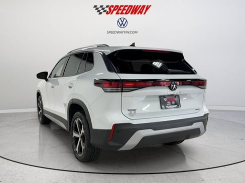 Certified 2025 Volkswagen Tiguan SE AWD/4WD image 5