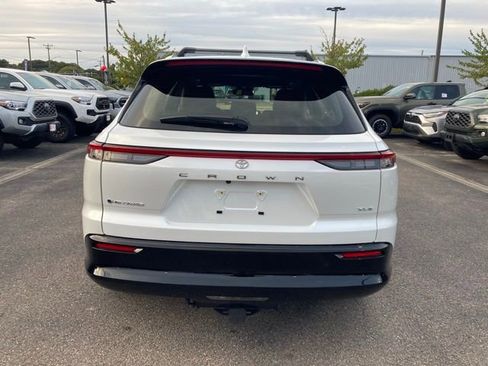 Used 2025 Toyota Crown Signia XLE image 4