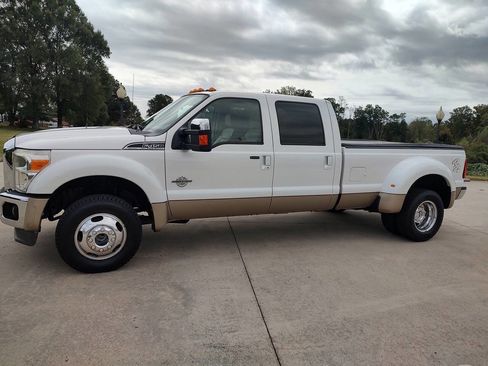 Used 2011 Ford F450 Lariat w/ Chrome Pkg image 2