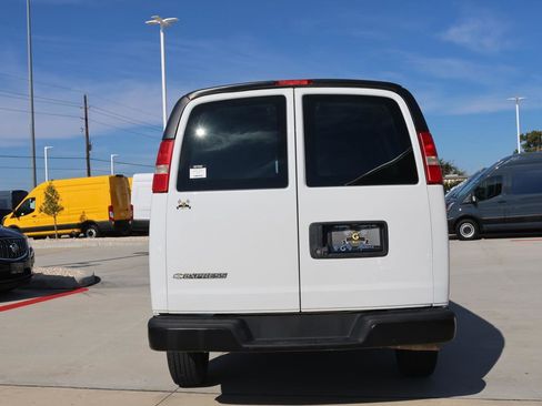 Used 2018 Chevrolet Express 2500 image 4