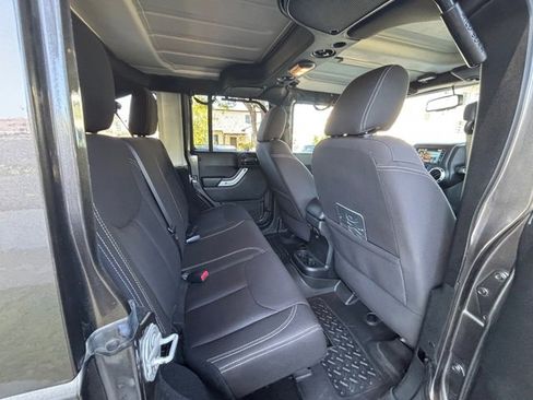 Used 2017 Jeep Wrangler Unlimited Rubicon w/ Connectivity Group image 33