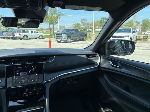 New 2025 Jeep Grand Cherokee Altitude AWD/4WD image 49