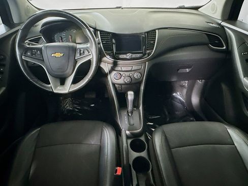 Used 2019 Chevrolet Trax LT w/ LT Convenience Package FWD image 16