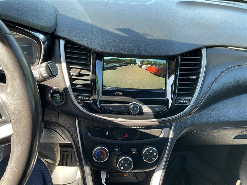 Used 2019 Chevrolet Trax LT w/ Sun & Sound Package AWD/4WD image 27