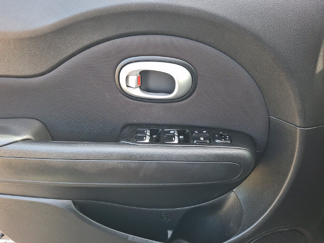 Used 2018 Kia Soul FWD image 12
