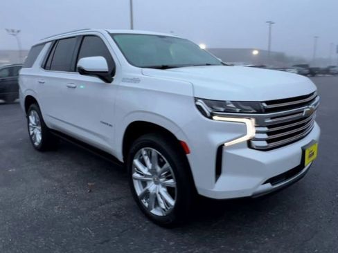 Used 2021 Chevrolet Tahoe High Country w/ Premium Package AWD/4WD image 2