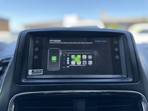 Used 2016 Dodge Grand Caravan American Value Package w/ UConnect Hands-Free Group FWD image 17