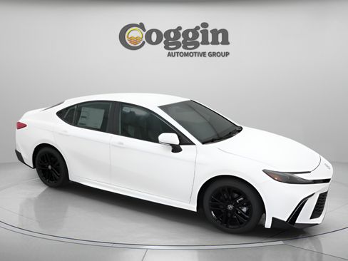 Used 2026 Toyota Camry SE w/ Multimedia Upgrade Package FWD image 12