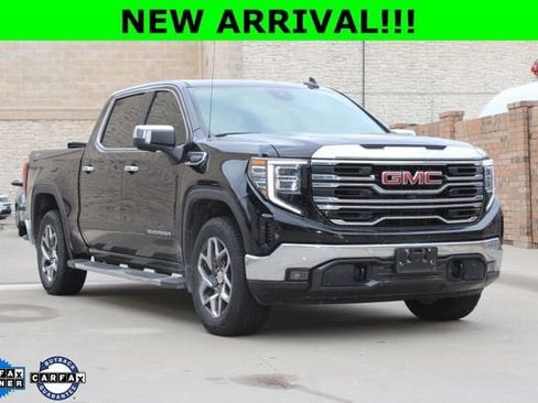 Used 2025 GMC Sierra 1500 SLT image 1