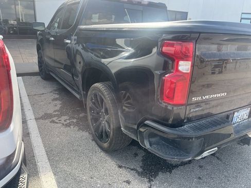 Used 2020 Chevrolet Silverado 1500 High Country w/ Technology Package AWD/4WD image 2