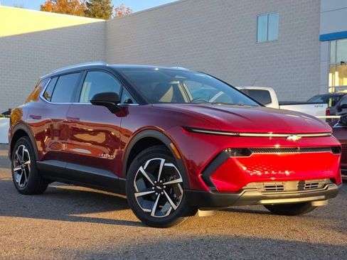 New 2026 Chevrolet Equinox EV LT image 2