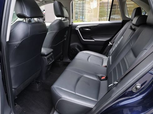 Used 2019 Toyota RAV4 XLE Premium w/ Cold Weather Package AWD/4WD image 18