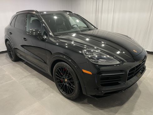 Used 2023 Porsche Cayenne GTS image 3